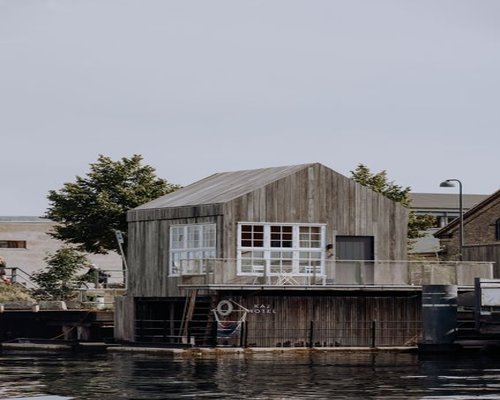 Riverside hotel stay concept in Perth